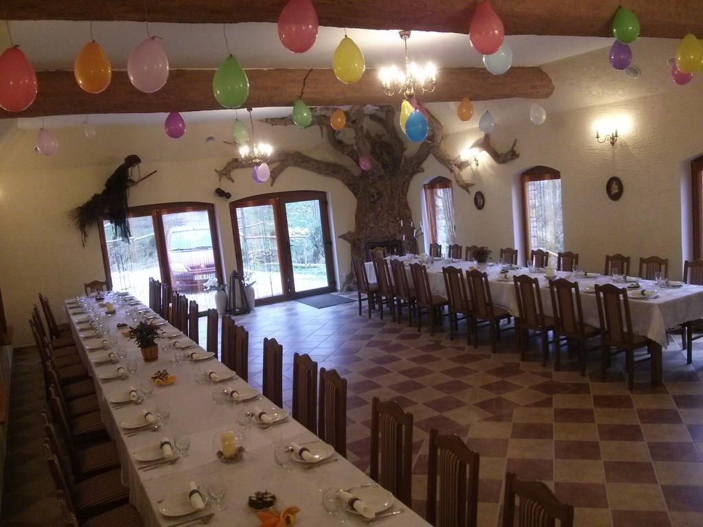 Bed and Breakfast Zbojna Debra à Golejów Extérieur photo