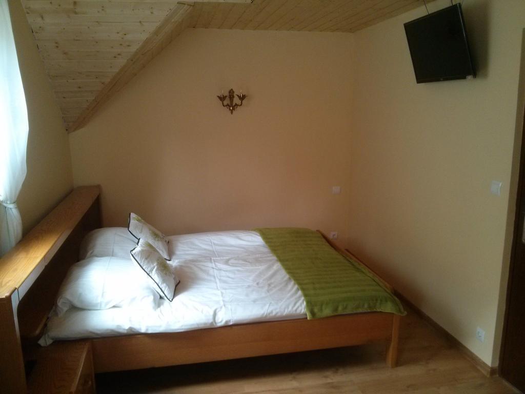 Bed and Breakfast Zbojna Debra à Golejów Chambre photo