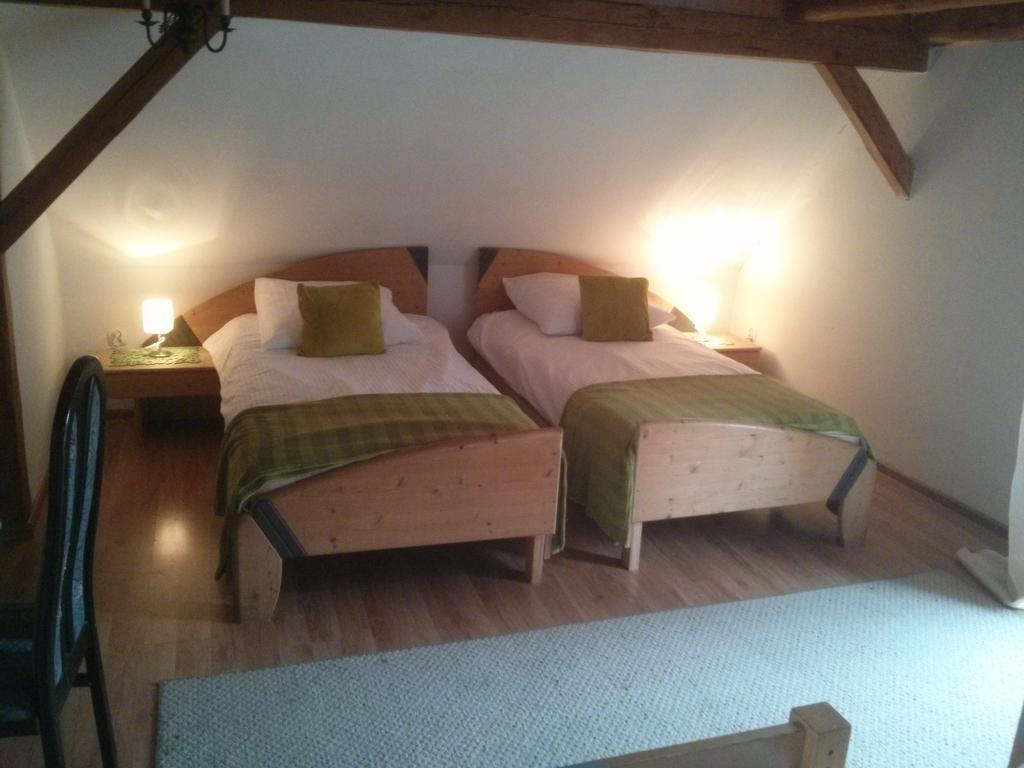 Bed and Breakfast Zbojna Debra à Golejów Chambre photo