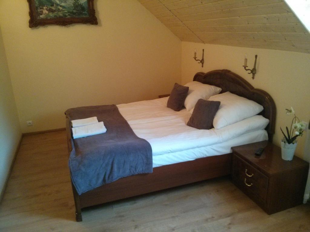 Bed and Breakfast Zbojna Debra à Golejów Extérieur photo