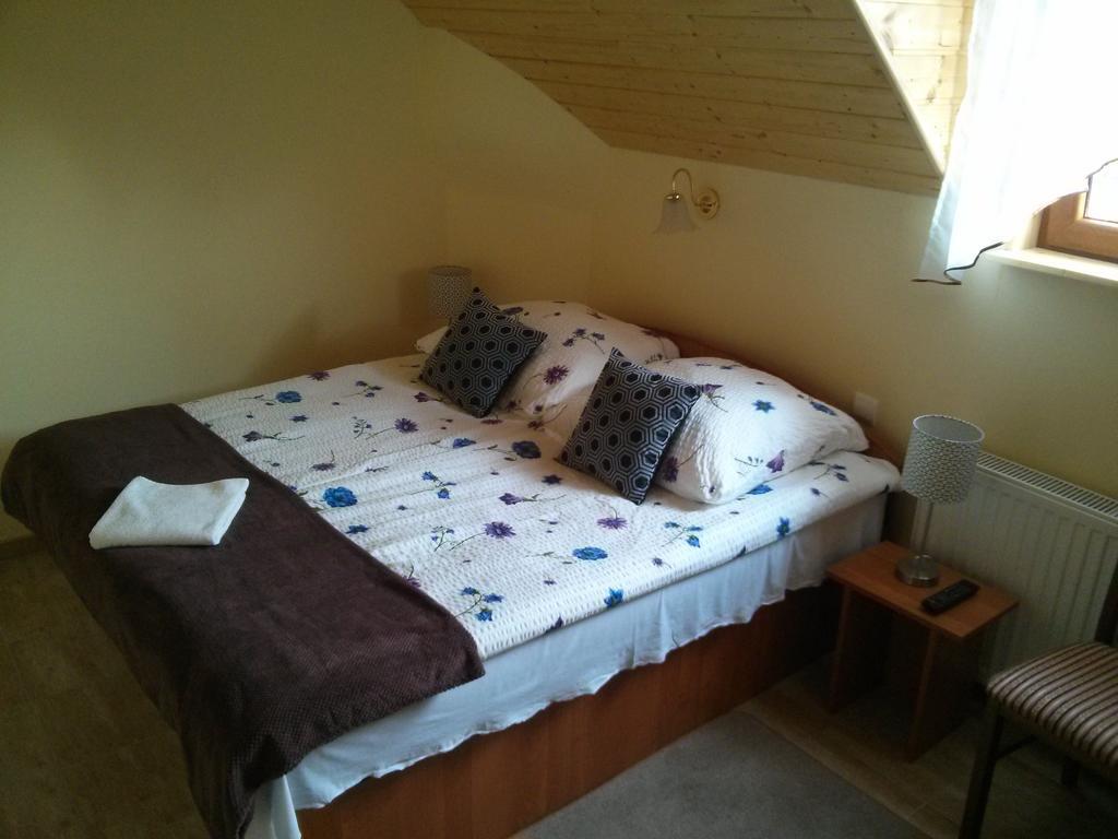 Bed and Breakfast Zbojna Debra à Golejów Chambre photo