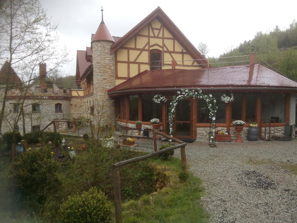Bed and Breakfast Zbojna Debra à Golejów Extérieur photo
